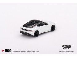 NISSAN Z PERFORMANCE 2023 EVEREST WHITE - 1:64 - Mini GT